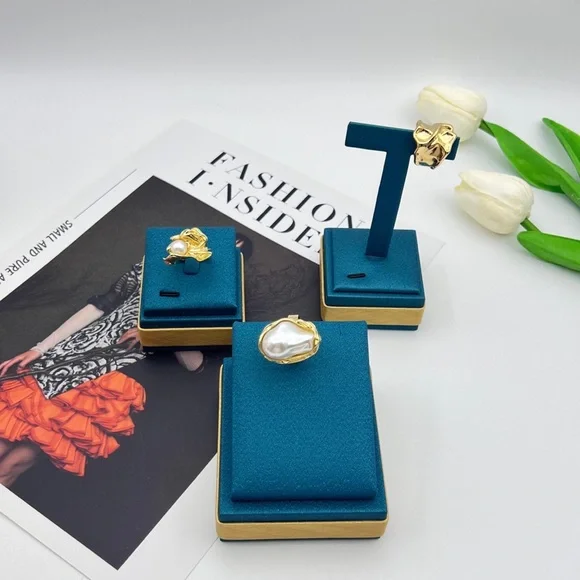 Elegant Gold and Pearl Ring Set - Picture 3 of 8